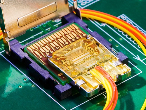 虚晃一枪?Light Peak接口光缆变成铜线_Intel P67_主板新闻-中关村在线
